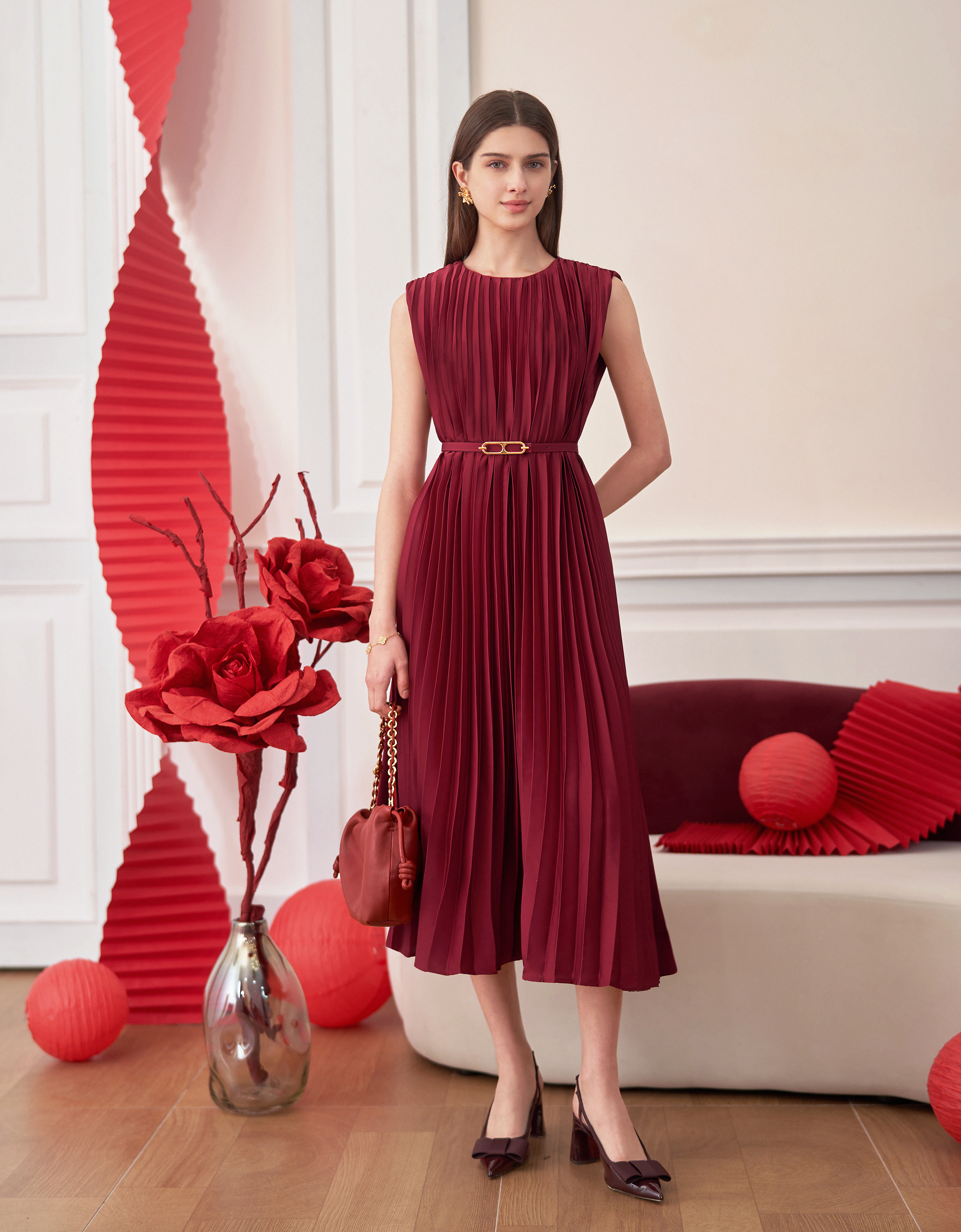Round Neck Sleeveless Pleated Dress